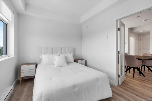 101-2000 West Park Lane, View Royal, BC - Indoor Photo Showing Bedroom