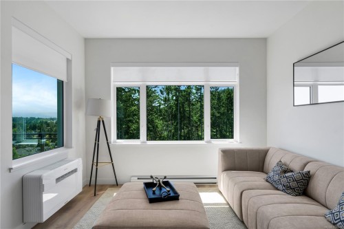 101-2000 West Park Lane, View Royal, BC - Indoor Photo Showing Living Room