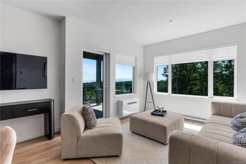 101-2000 West Park Lane, View Royal, BC - Indoor Photo Showing Living Room