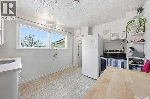 1526 Coy Avenue, Saskatoon, SK - Indoor Photo Showing Kitchen