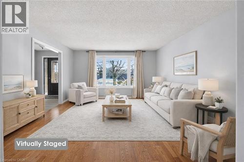 209 Ravenbury Drive, Hamilton, ON - Indoor Photo Showing Living Room