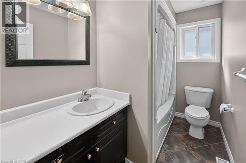 209 Ravenbury Drive, Hamilton, ON - Indoor Photo Showing Bathroom