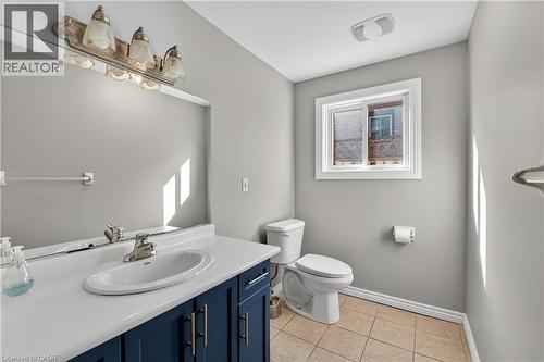 209 Ravenbury Drive, Hamilton, ON - Indoor Photo Showing Bathroom