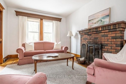 131 Barclay Street, Hamilton, ON - Indoor Photo Showing Living Room With Fireplace