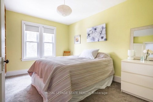 131 Barclay Street, Hamilton, ON - Indoor Photo Showing Bedroom