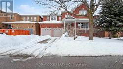 5 SIR DAVID PLACE  Brampton, ON L7A 2E4