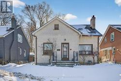 UPPER - 17 SOUTHBOURNE AVENUE  Toronto, ON M3H 1A2