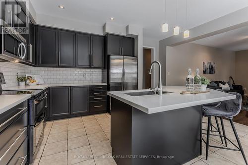 2170 Jardine Crescent, Burlington, ON - Indoor Photo Showing Kitchen With Stainless Steel Kitchen With Upgraded Kitchen