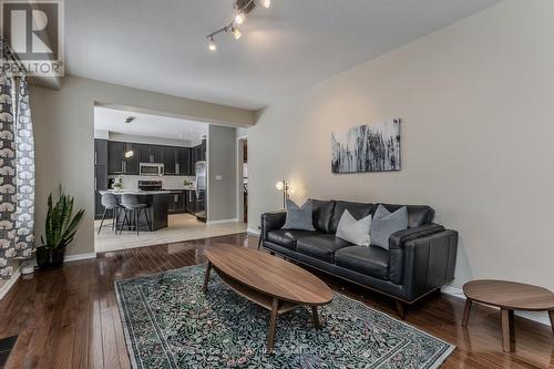 2170 Jardine Crescent, Burlington, ON - Indoor Photo Showing Living Room