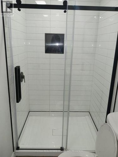 309 Strathearne Avenue, Hamilton, ON - Indoor Photo Showing Bathroom