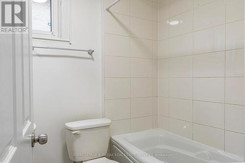 22 Myrtle Avenue, Hamilton, ON - Indoor Photo Showing Bathroom