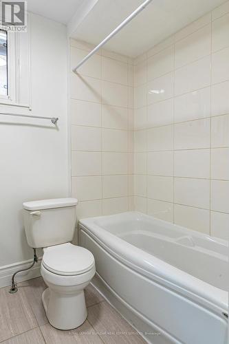 22 Myrtle Avenue, Hamilton, ON - Indoor Photo Showing Bathroom