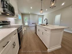 Kitchen with quartz counters - 
