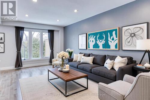 7282 Bendigo Circle, Mississauga, ON - Indoor Photo Showing Living Room