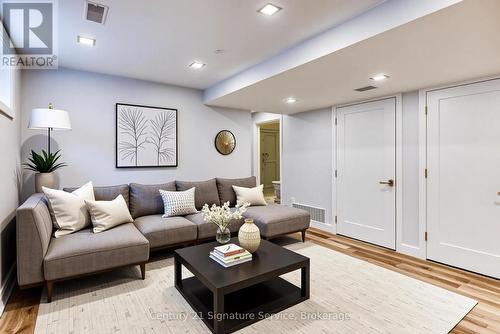 7282 Bendigo Circle, Mississauga, ON - Indoor Photo Showing Living Room