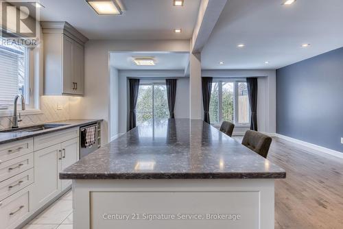 7282 Bendigo Circle, Mississauga, ON - Indoor Photo Showing Kitchen