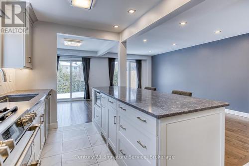 7282 Bendigo Circle, Mississauga, ON - Indoor Photo Showing Kitchen With Upgraded Kitchen