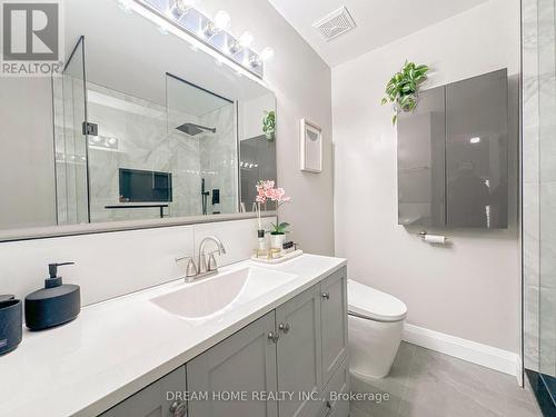3746 Windhaven Drive, Mississauga, ON - Indoor Photo Showing Bathroom