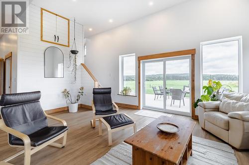 587 Watson Rd, Echo Bay, ON - Indoor Photo Showing Living Room