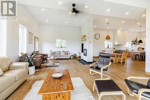 587 Watson Rd, Echo Bay, ON - Indoor Photo Showing Living Room