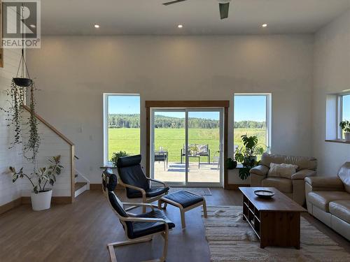 587 Watson Rd, Echo Bay, ON - Indoor Photo Showing Living Room