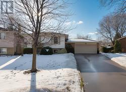 17 CRABAPPLE COURT  Brantford, ON N3R 5X8