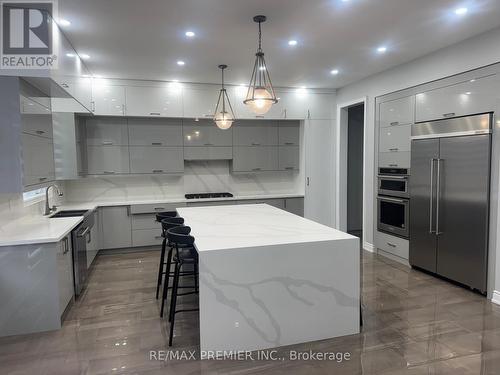 Upper - 185 Faust Ridge, Vaughan, ON - Indoor Photo Showing Kitchen With Double Sink With Upgraded Kitchen