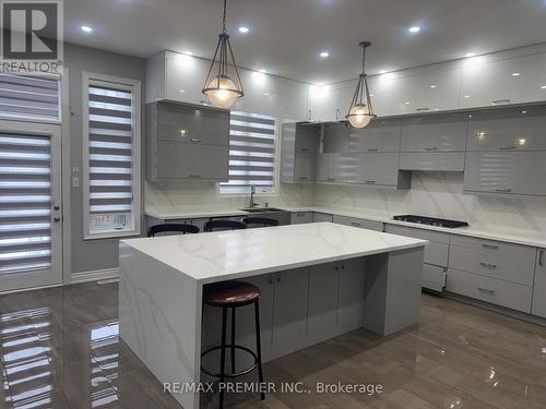 Upper - 185 Faust Ridge, Vaughan, ON - Indoor Photo Showing Kitchen With Upgraded Kitchen