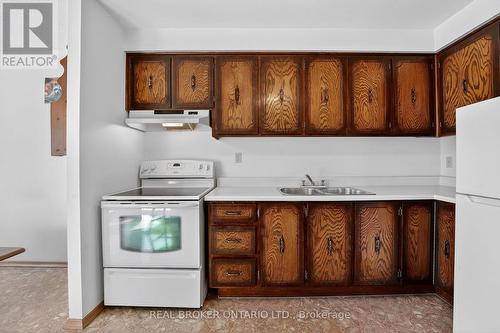 18 Fairway Drive, Hamilton, ON - Indoor Photo Showing Kitchen With Double Sink