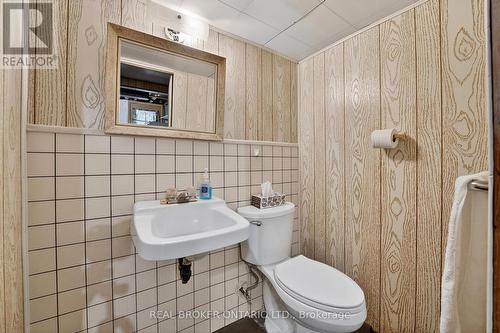18 Fairway Drive, Hamilton, ON - Indoor Photo Showing Bathroom