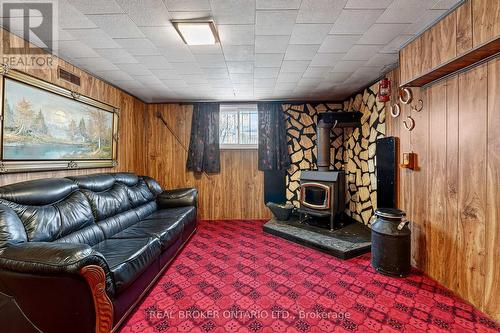 18 Fairway Drive, Hamilton, ON - Indoor With Fireplace