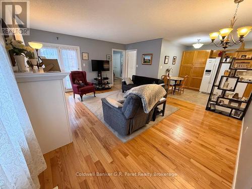 224 Baldwin Street, Tillsonburg, ON - Indoor Photo Showing Living Room