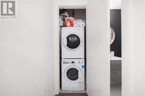 714 - 255 Bay Street, Ottawa, ON - Indoor Photo Showing Laundry Room