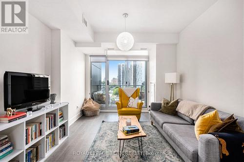 714 - 255 Bay Street, Ottawa, ON - Indoor Photo Showing Living Room