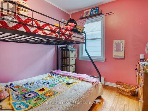 28 Charles Avenue, St. Catharines (Facer), ON - Indoor Photo Showing Bedroom