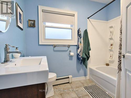 28 Charles Avenue, St. Catharines (Facer), ON - Indoor Photo Showing Bathroom