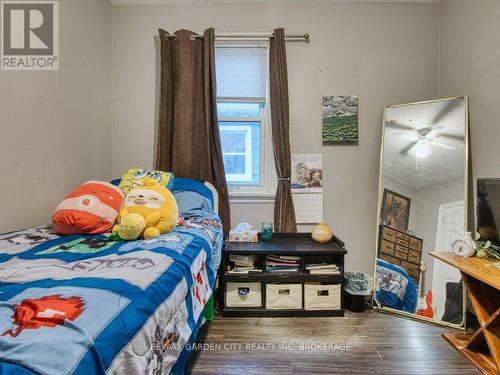28 Charles Avenue, St. Catharines (Facer), ON - Indoor Photo Showing Bedroom