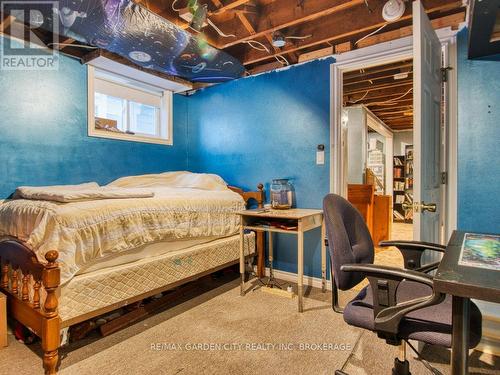 28 Charles Avenue, St. Catharines (Facer), ON - Indoor Photo Showing Bedroom