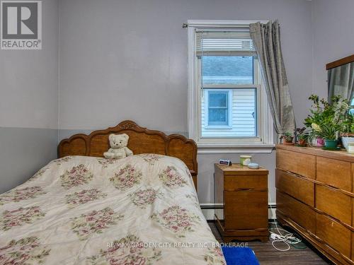 28 Charles Avenue, St. Catharines (Facer), ON - Indoor Photo Showing Bedroom