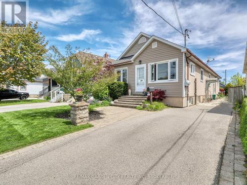 28 CHARLES AVENUE  St. Catharines (Facer), ON L2M 5S9