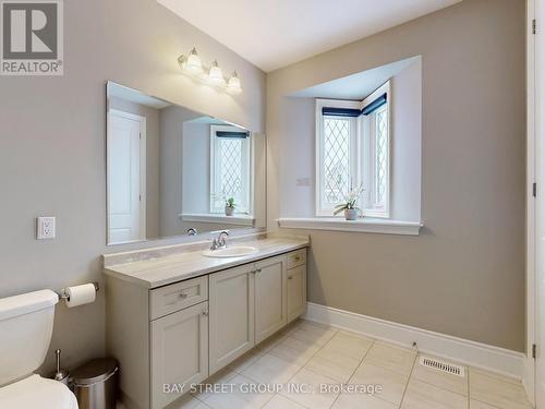 39 Cairns Gate, King, ON - Indoor Photo Showing Bathroom