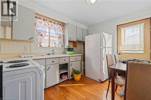 201 East 23Rd Street, Hamilton, ON - Indoor Photo Showing Kitchen