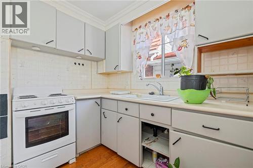 201 East 23Rd Street, Hamilton, ON - Indoor Photo Showing Kitchen