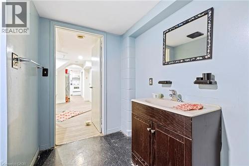 201 East 23Rd Street, Hamilton, ON - Indoor Photo Showing Bathroom