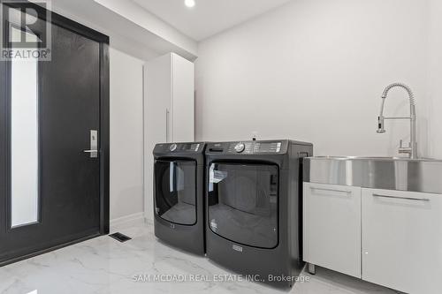2535 Robin Drive, Mississauga, ON - Indoor Photo Showing Laundry Room