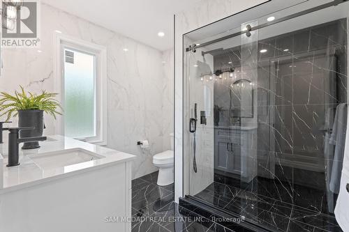 2535 Robin Drive, Mississauga, ON - Indoor Photo Showing Bathroom