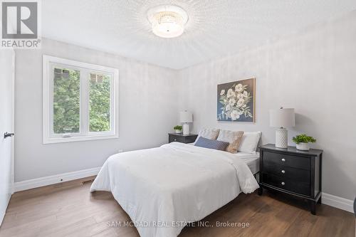 2535 Robin Drive, Mississauga, ON - Indoor Photo Showing Bedroom