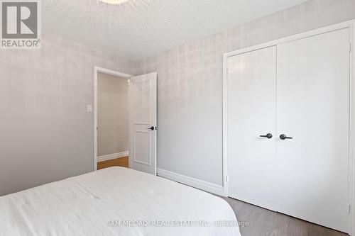 2535 Robin Drive, Mississauga, ON - Indoor Photo Showing Bedroom