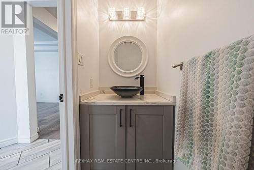 6 Second Road W, Hamilton, ON - Indoor Photo Showing Bathroom