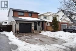 30 BUCHANAN Crescent  Thorold, ON L2V 4M5